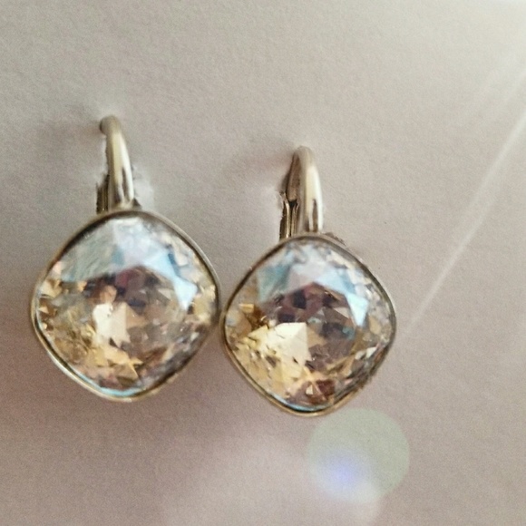 406 Simply Elegant Accessories - -NEW-Swarovski Crystal Earrings